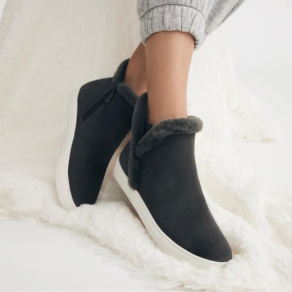 Blondo Shoes - NIB Blondo Gianna Waterproof Faux Fur Sneaker Bootie - Sz 10